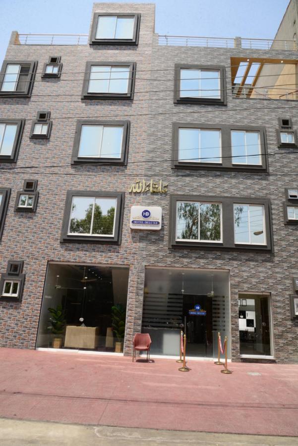 Hotel Deluxe Lahore Bagian luar foto