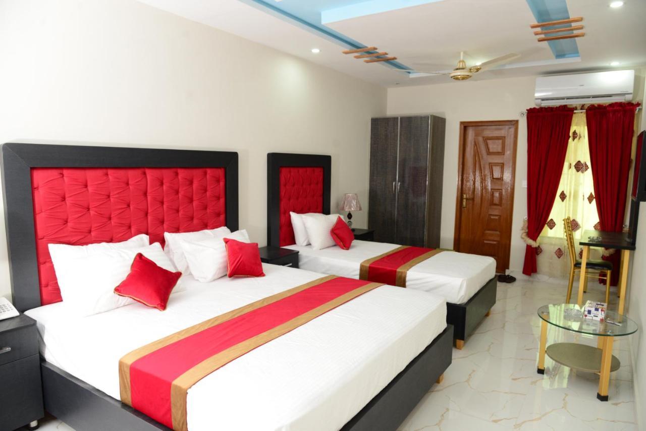 Hotel Deluxe Lahore Bagian luar foto