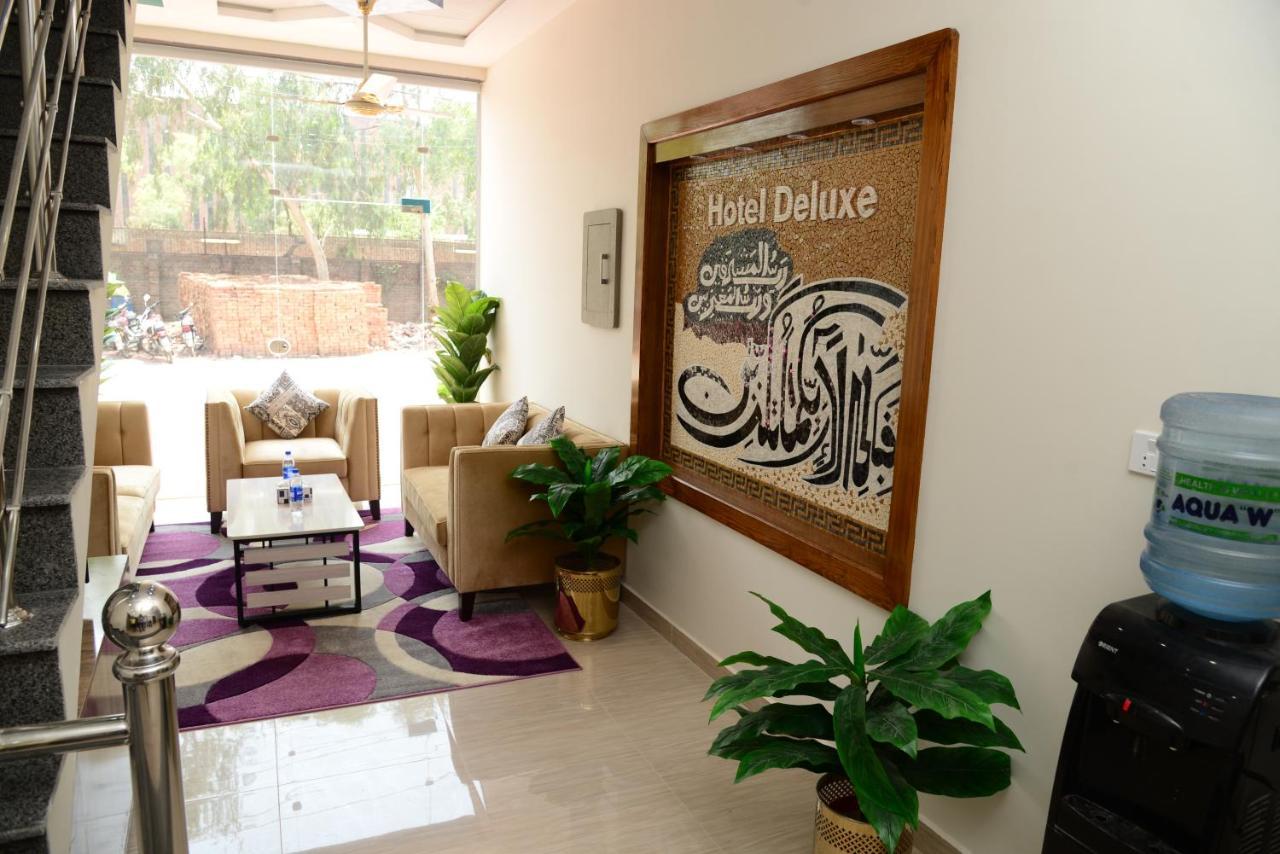 Hotel Deluxe Lahore Bagian luar foto