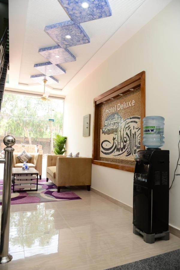 Hotel Deluxe Lahore Bagian luar foto