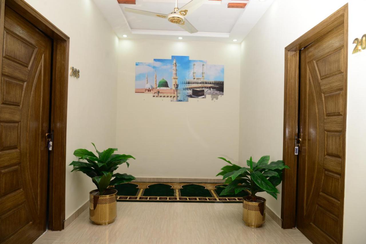 Hotel Deluxe Lahore Bagian luar foto