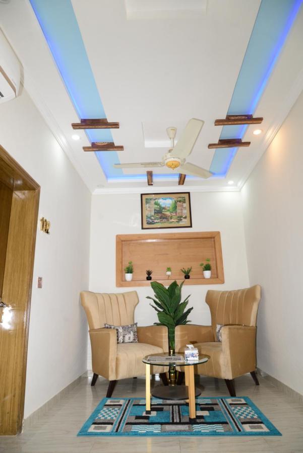 Hotel Deluxe Lahore Bagian luar foto