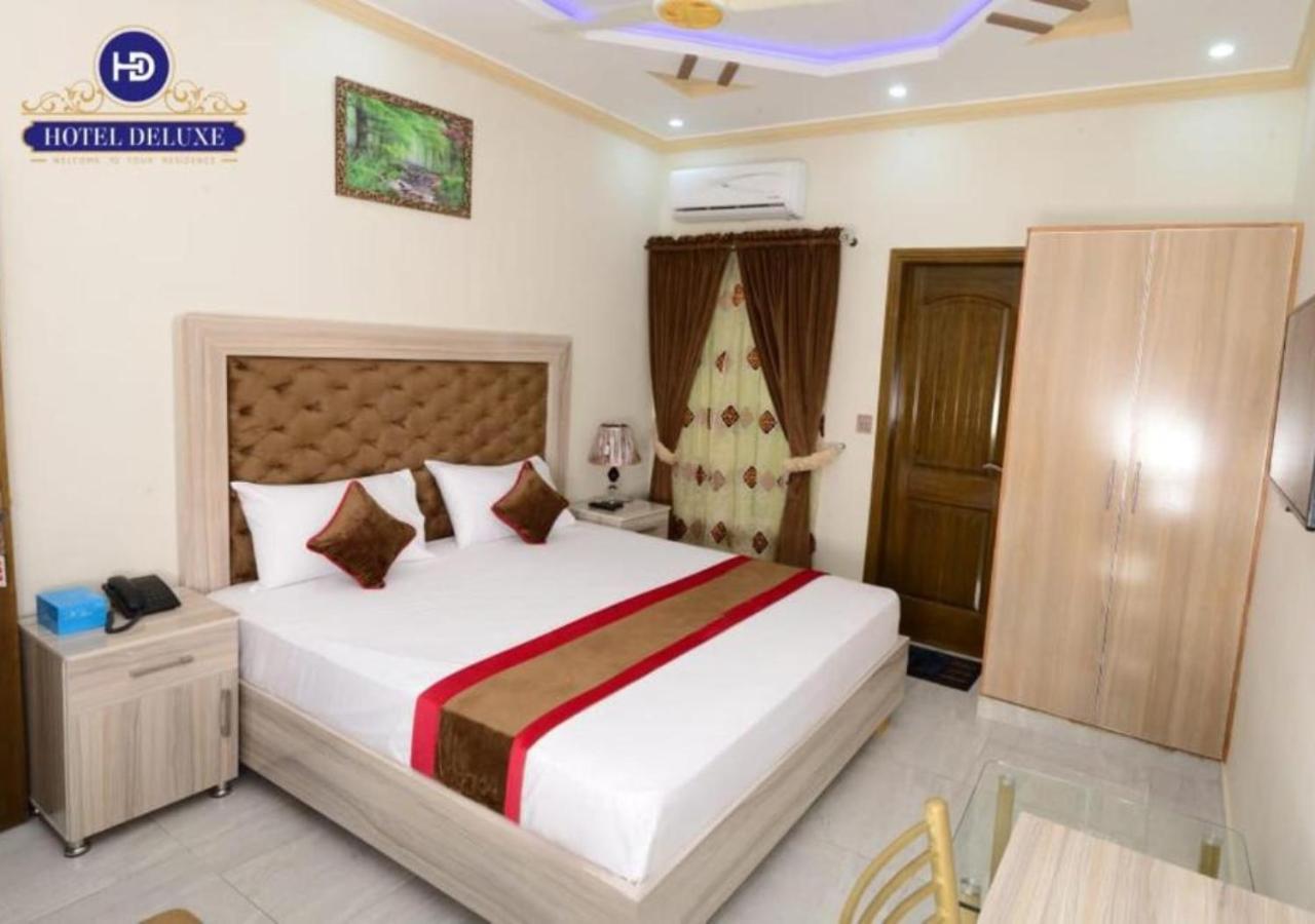 Hotel Deluxe Lahore Bagian luar foto