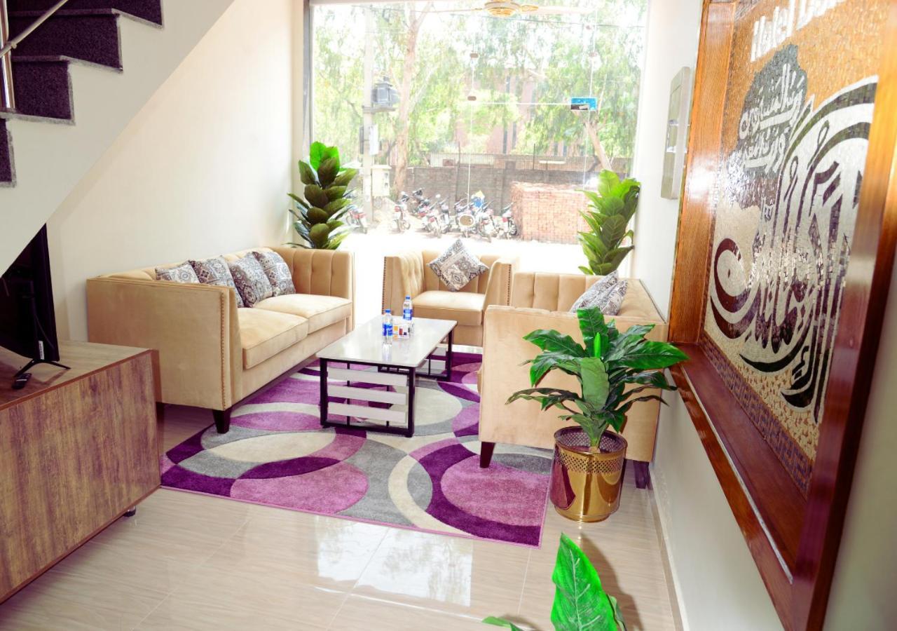 Hotel Deluxe Lahore Bagian luar foto