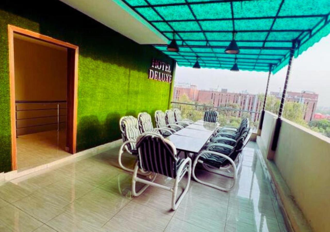 Hotel Deluxe Lahore Bagian luar foto